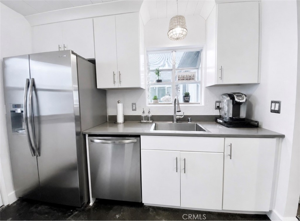 332 Lugonia Street Property Photo 4