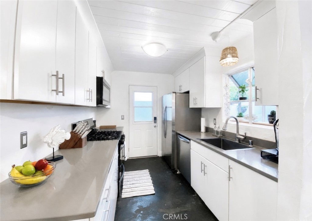 332 Lugonia Street Property Photo 5