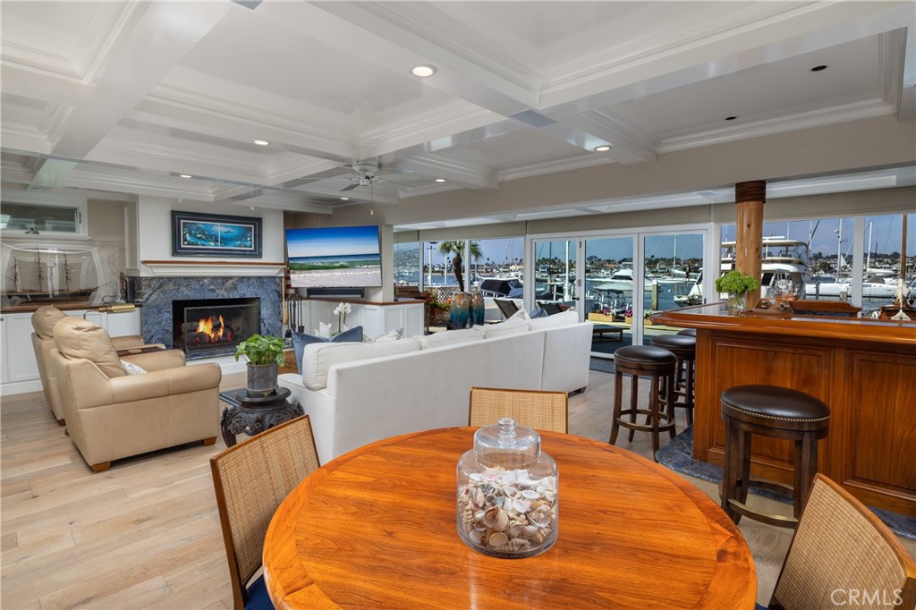 1114 E Balboa Boulevard Property Photo 8
