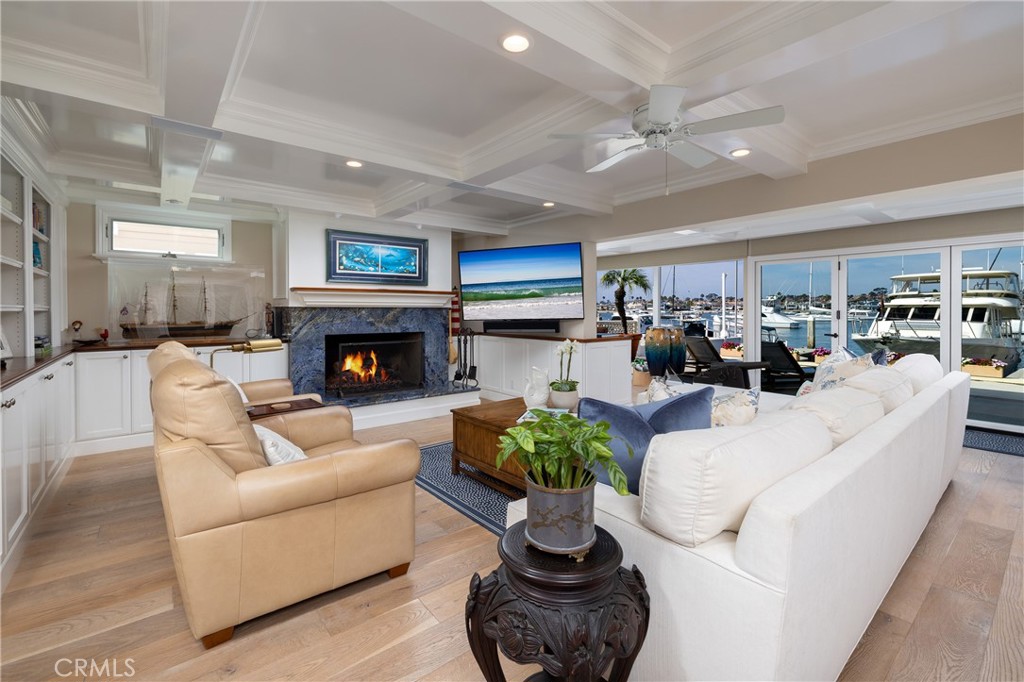 1114 E Balboa Boulevard Property Photo 10