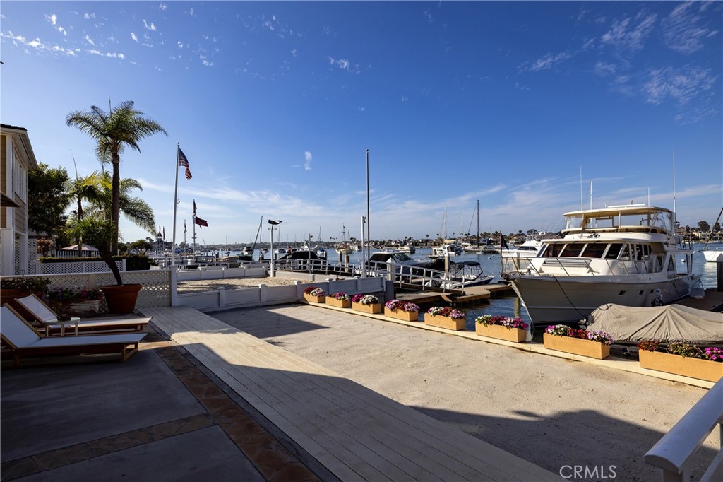 1114 E Balboa Boulevard Property Photo 17