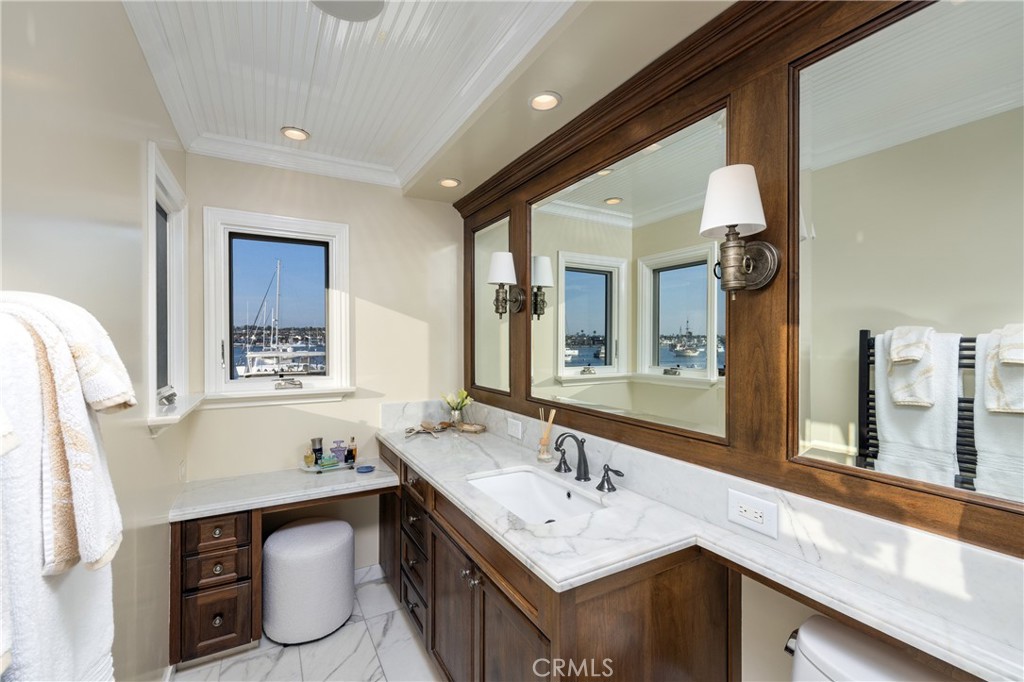 1114 E Balboa Boulevard Property Photo 24