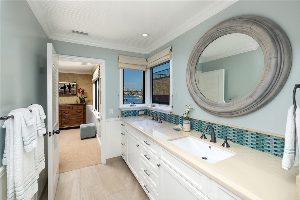 1114 E Balboa Boulevard Property Photo 28