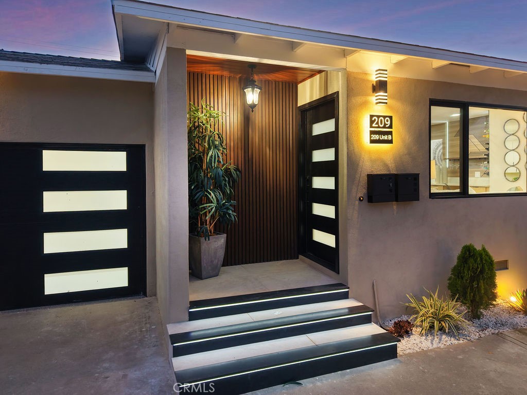 209 N Dahlia Drive Property Photo 3
