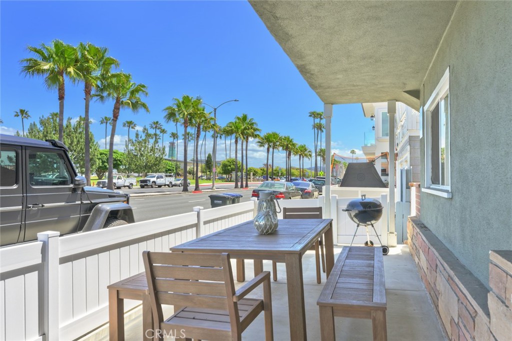 1733 W Balboa Boulevard Property Photo 3