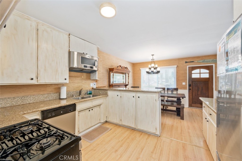 1733 W Balboa Boulevard Property Photo 7