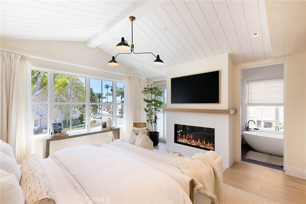 1416 E Balboa Boulevard Property Photo 16