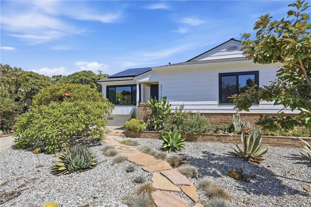 3716 Nipomo Property Photo 1