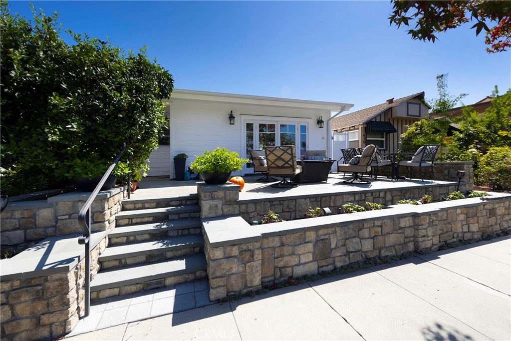412 1/2 Dahlia Avenue Property Photo 1