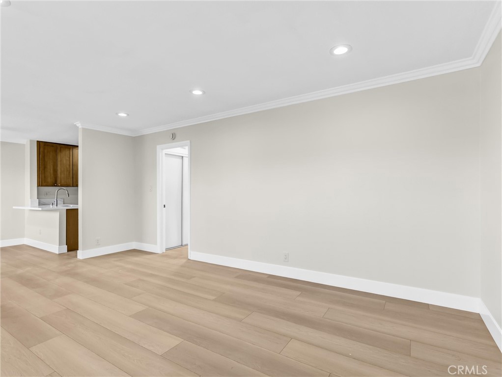 5530 Ackerfield Avenue 210 Property Photo 11
