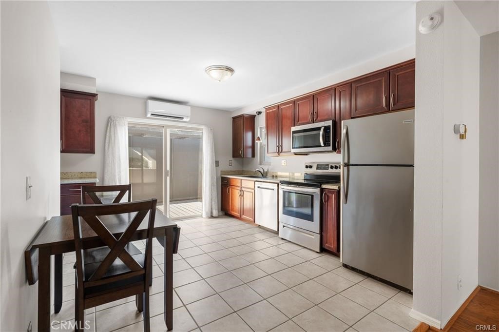 3525 Hyland 200 & 205 Property Photo 17