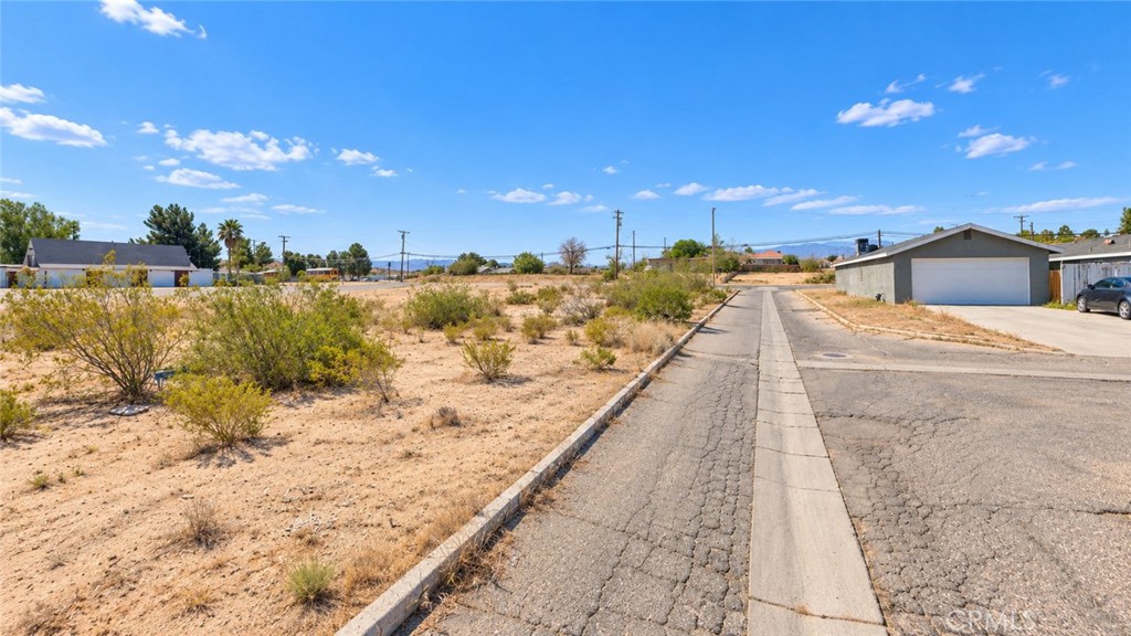 16628 Victor Property Photo 10