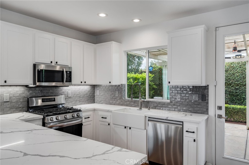 29861 Summer Walk Property Photo 6