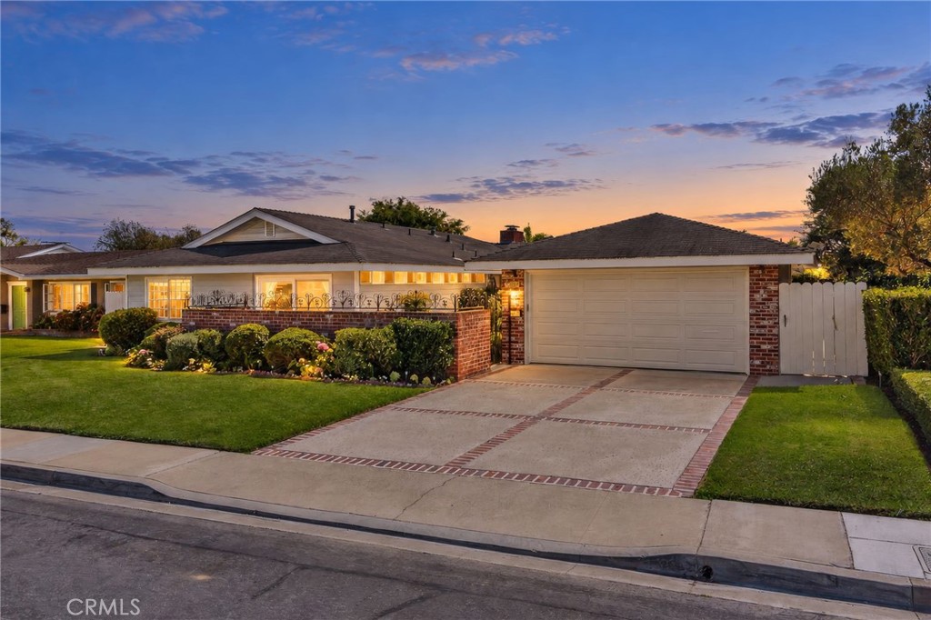 1407 Santanella Property Photo 1