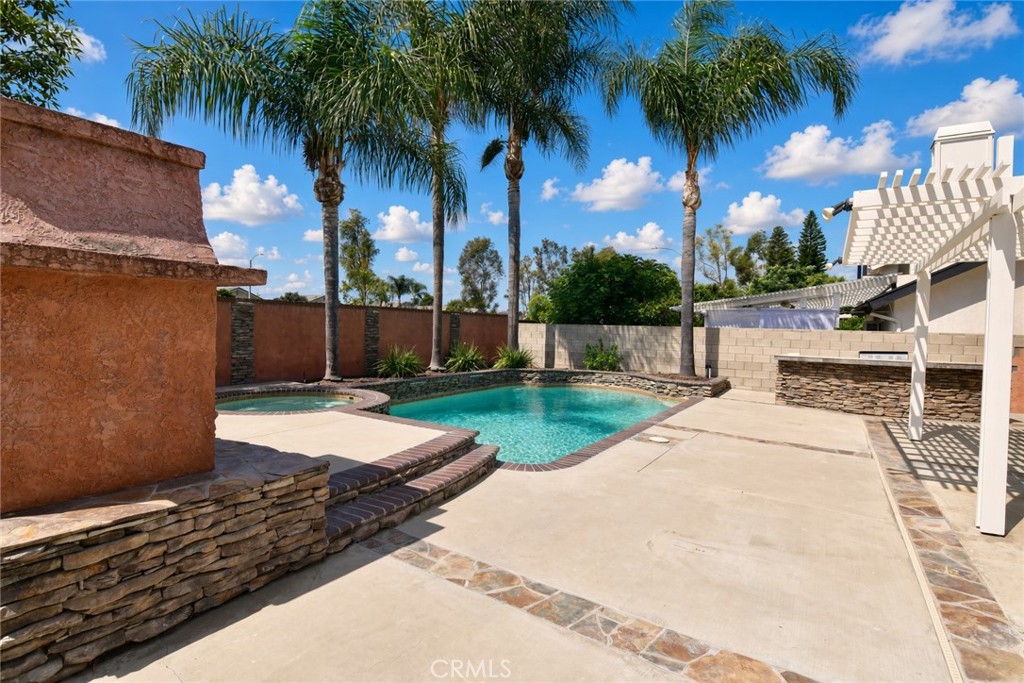 35 Lindberg Property Photo 4