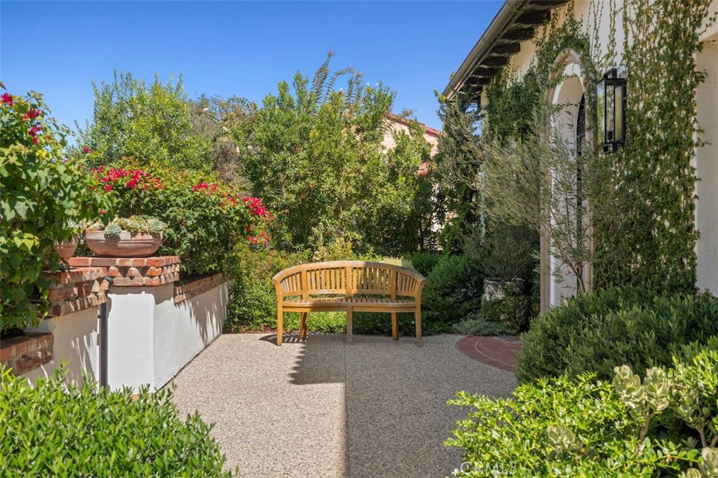 22 Vernal Spring Property Photo 3