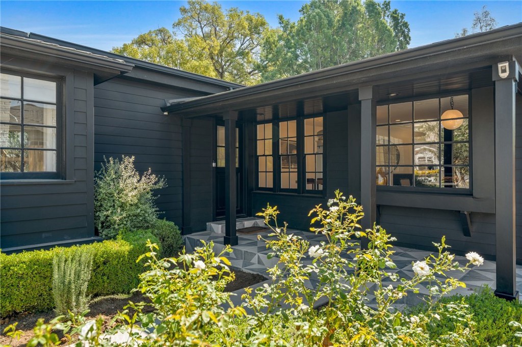 11110 Landale Street Property Photo 3