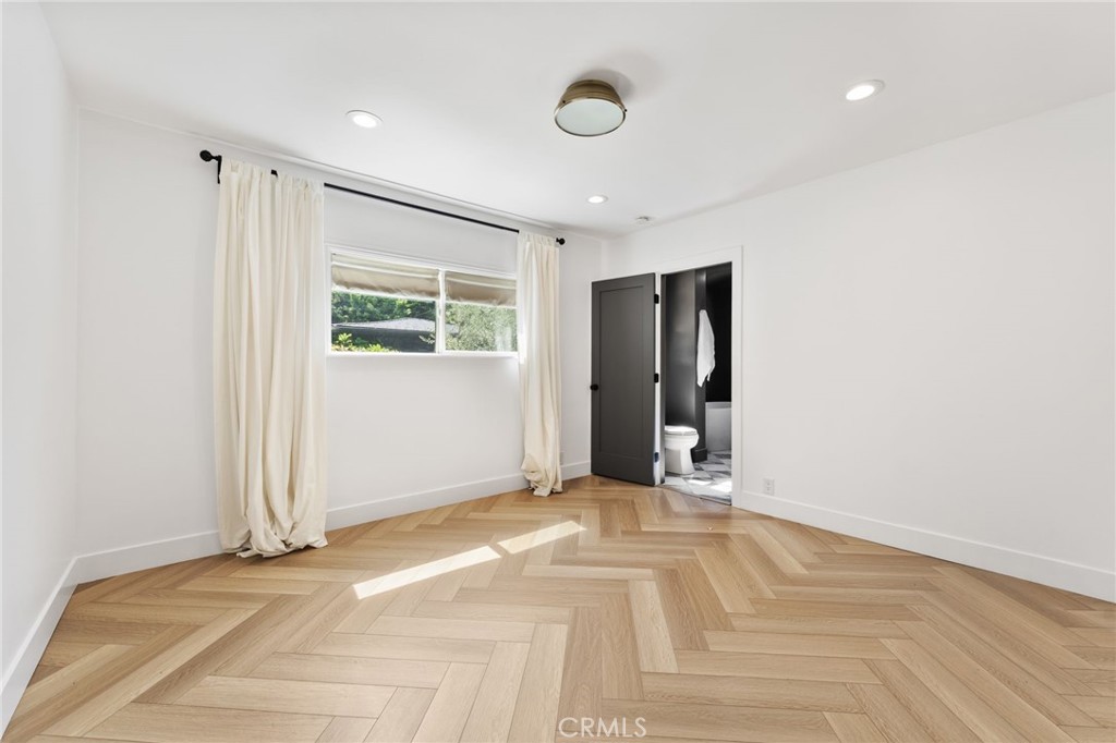 11110 Landale Street Property Photo 28