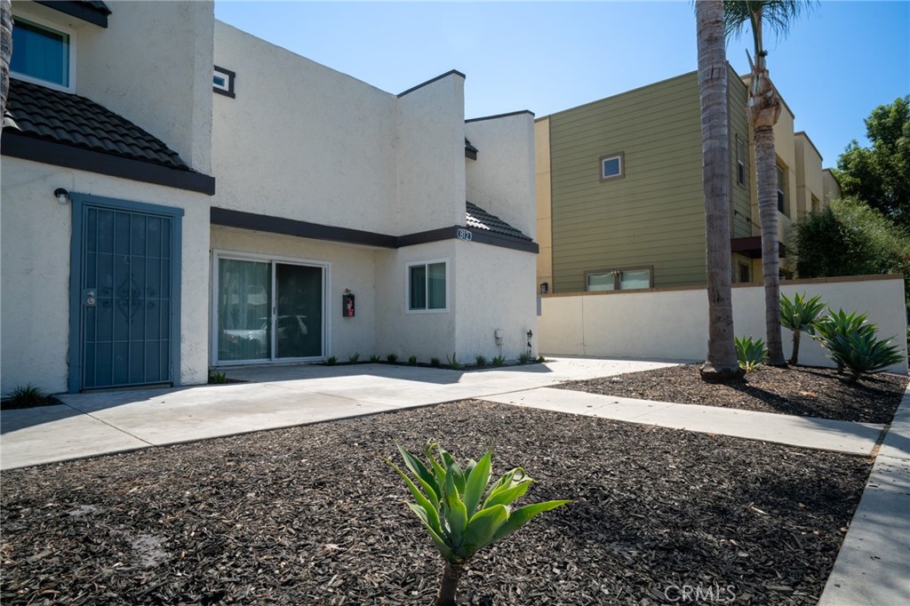 812 E Santa Ana Property Photo 3