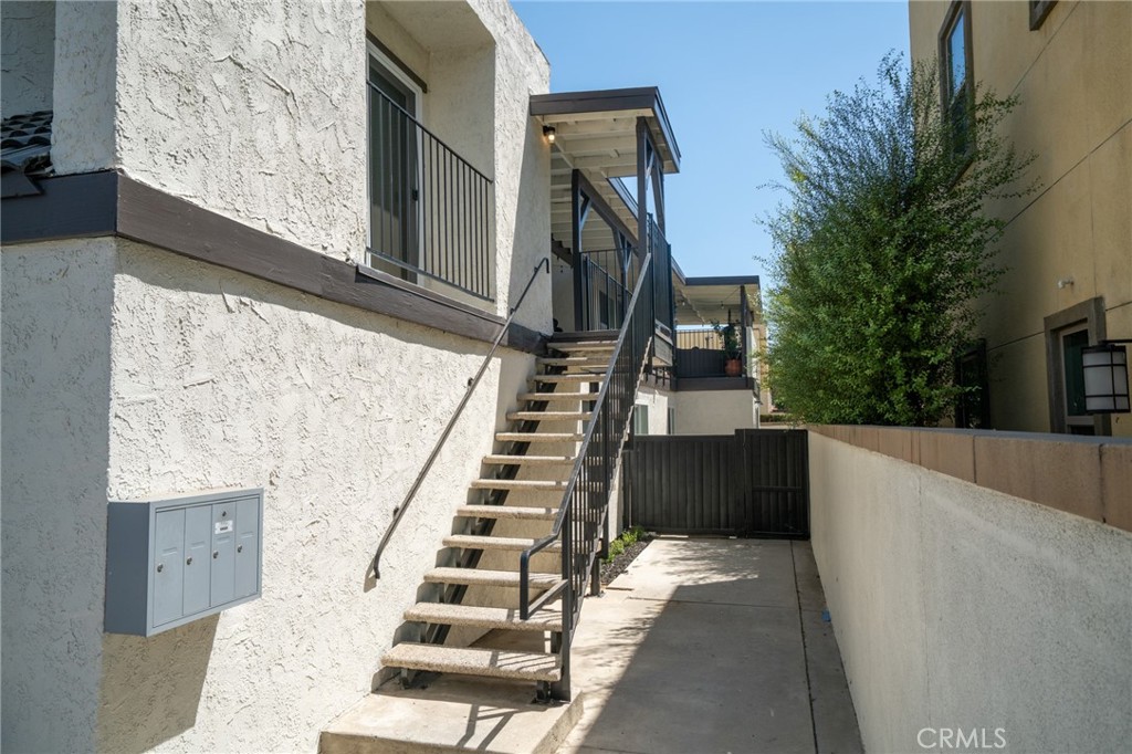 812 E Santa Ana Property Photo 6