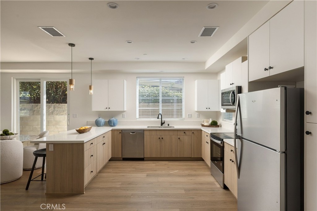 547 Bernard Street Property Photo 4