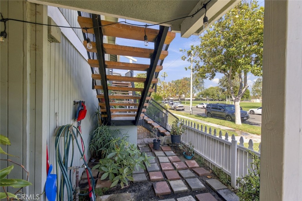 2318 W Greenacre Property Photo 5
