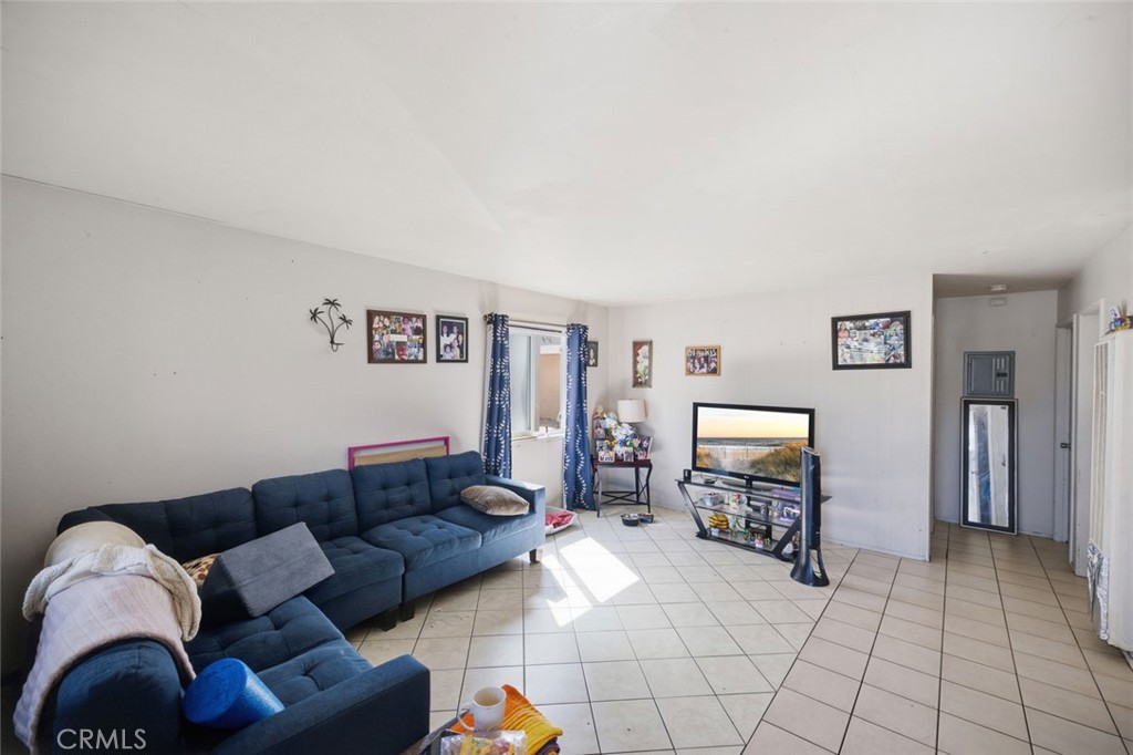 2318 W Greenacre Property Photo 7