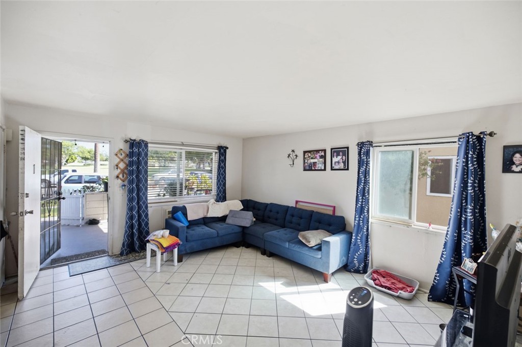 2318 W Greenacre Property Photo 8