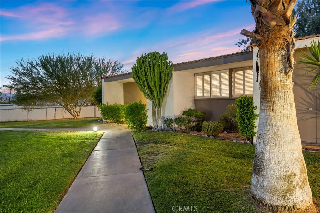 2521 N Whitewater Club Dr, Residence D Property Photo 24