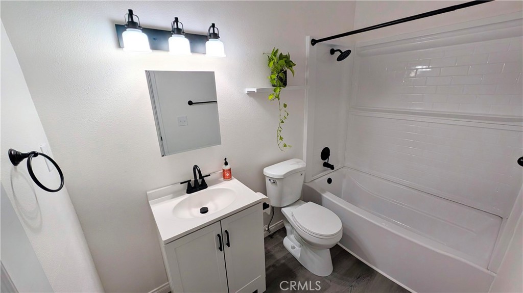 2302 Elden Property Photo 15