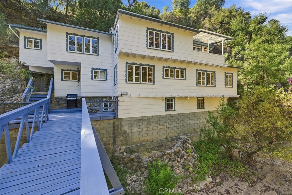 1323 Oakwood Property Photo 1