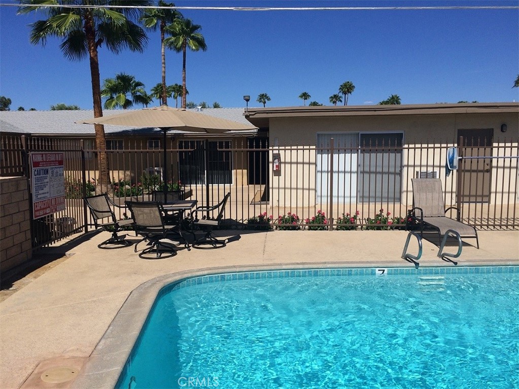 685 E Vista Chino F Property Photo 4