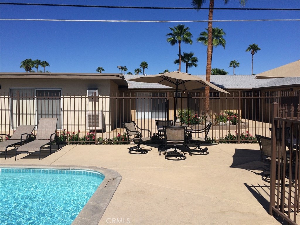 685 E Vista Chino F Property Photo 8