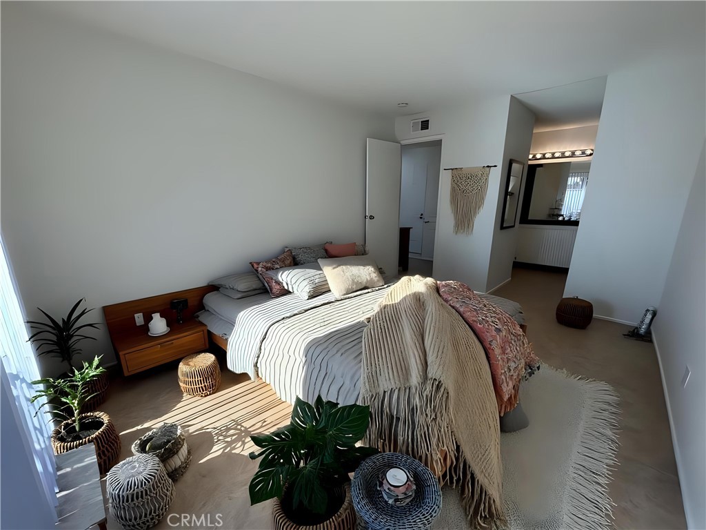 51099 Eisenhower 8 Property Photo 3