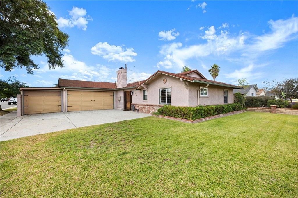 986 Post Property Photo 1