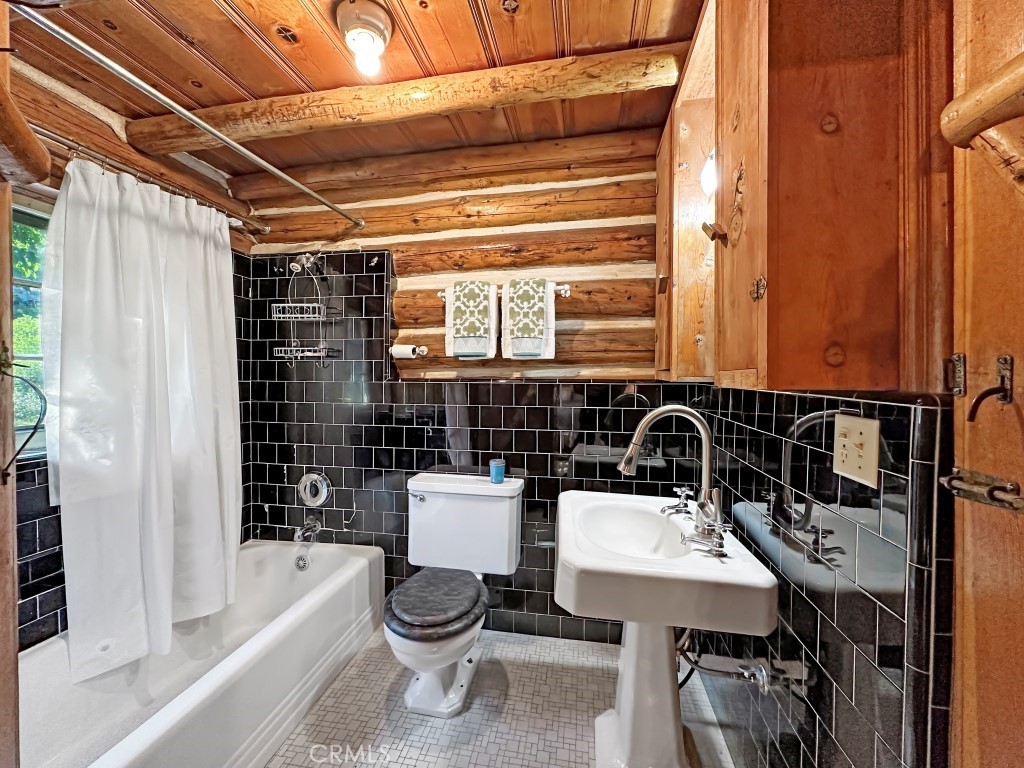 211 Main Street Property Photo 28