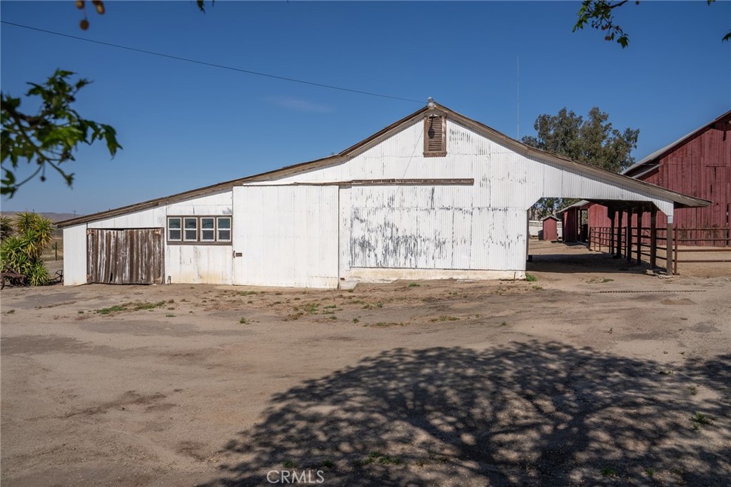 2500 Shandon Property Photo 6