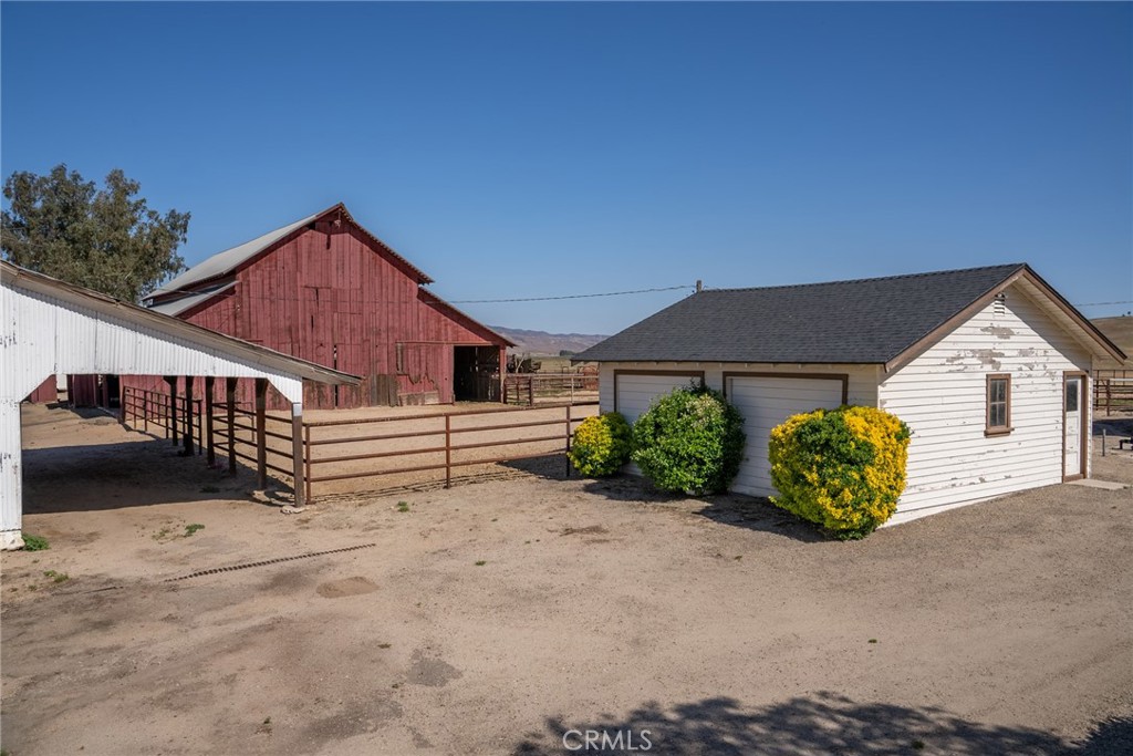 2500 Shandon Property Photo 7