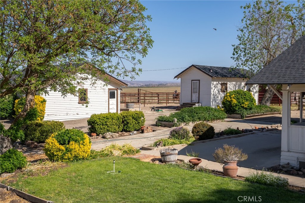 2500 Shandon Property Photo 9