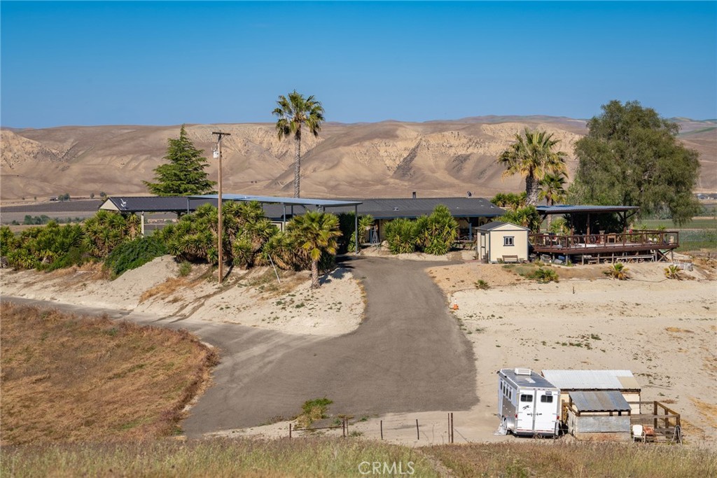 2500 Shandon Property Photo 15
