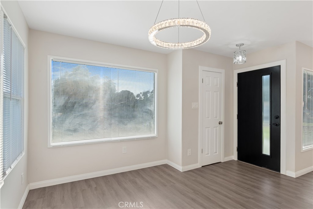 3201 La Cresta Drive Property Photo 2