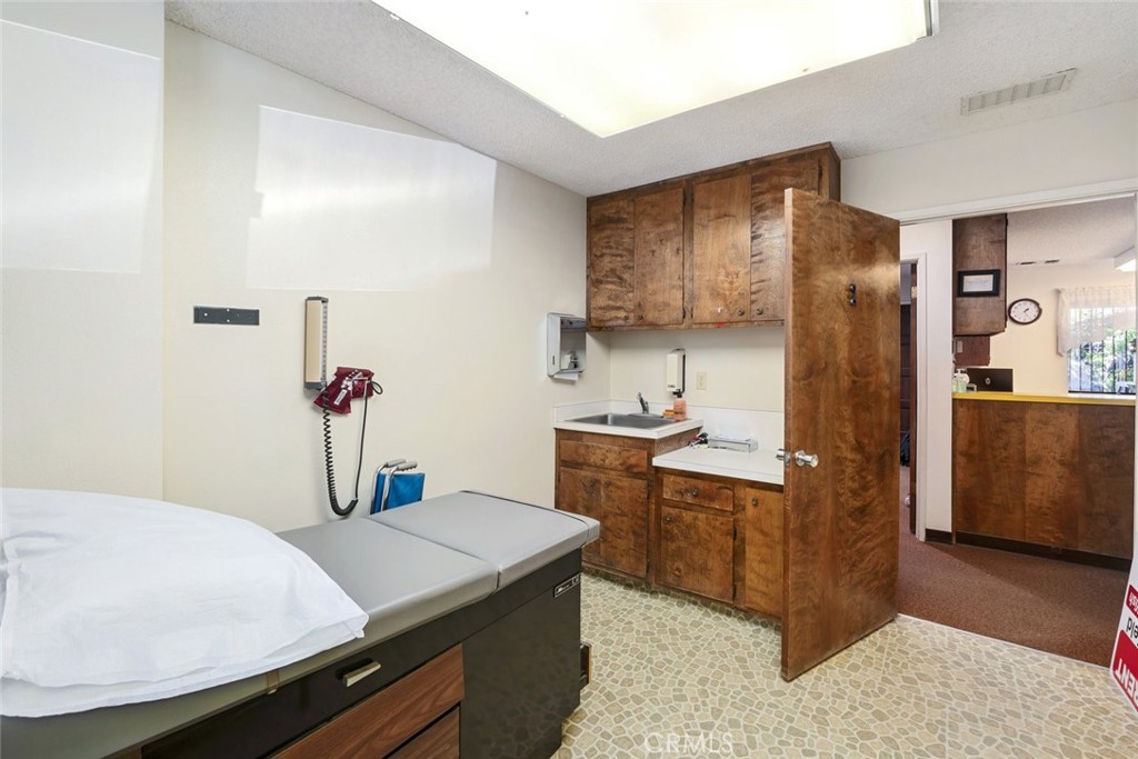 1050 Las Tablas Road 3 Property Photo 11