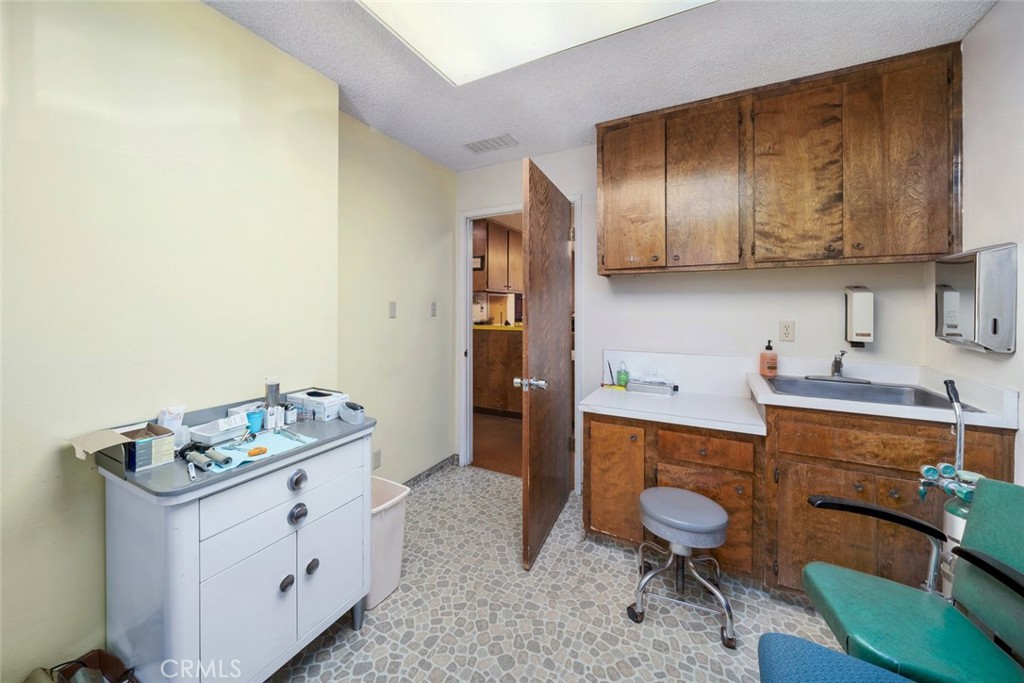 1050 Las Tablas Road 3 Property Photo 13