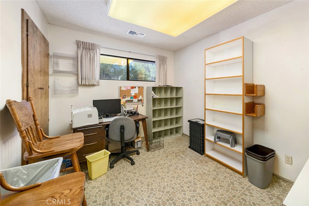 1050 Las Tablas Road 3 Property Photo 16