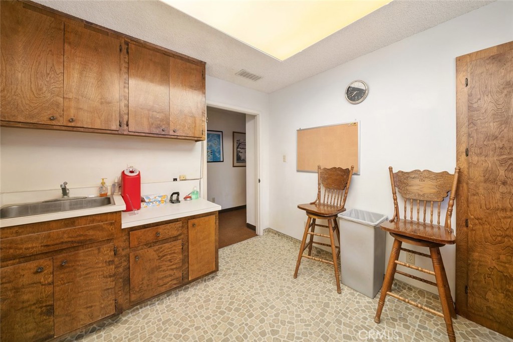 1050 Las Tablas Road 3 Property Photo 17