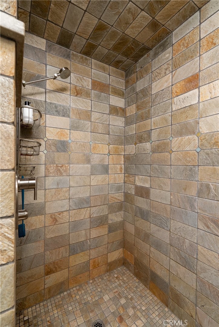 7110 Drake Road Property Photo 47