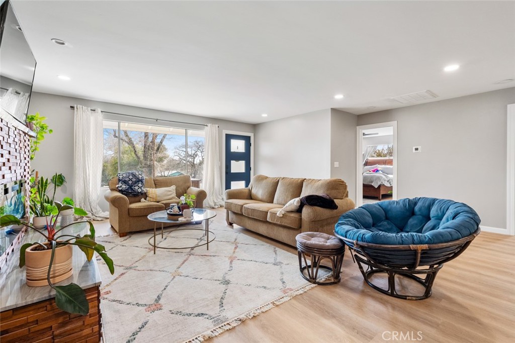 811 Olive Street Property Photo 3