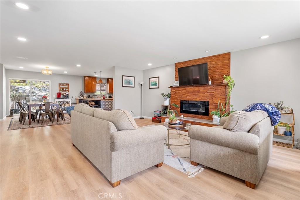 811 Olive Street Property Photo 4