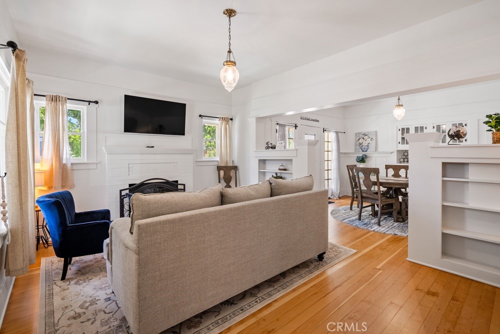 1444 Oak Street Property Photo 5