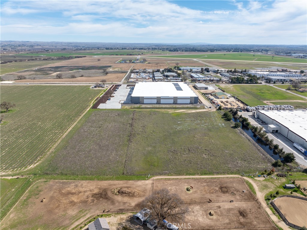 5175 Airport Road Property Photo 1